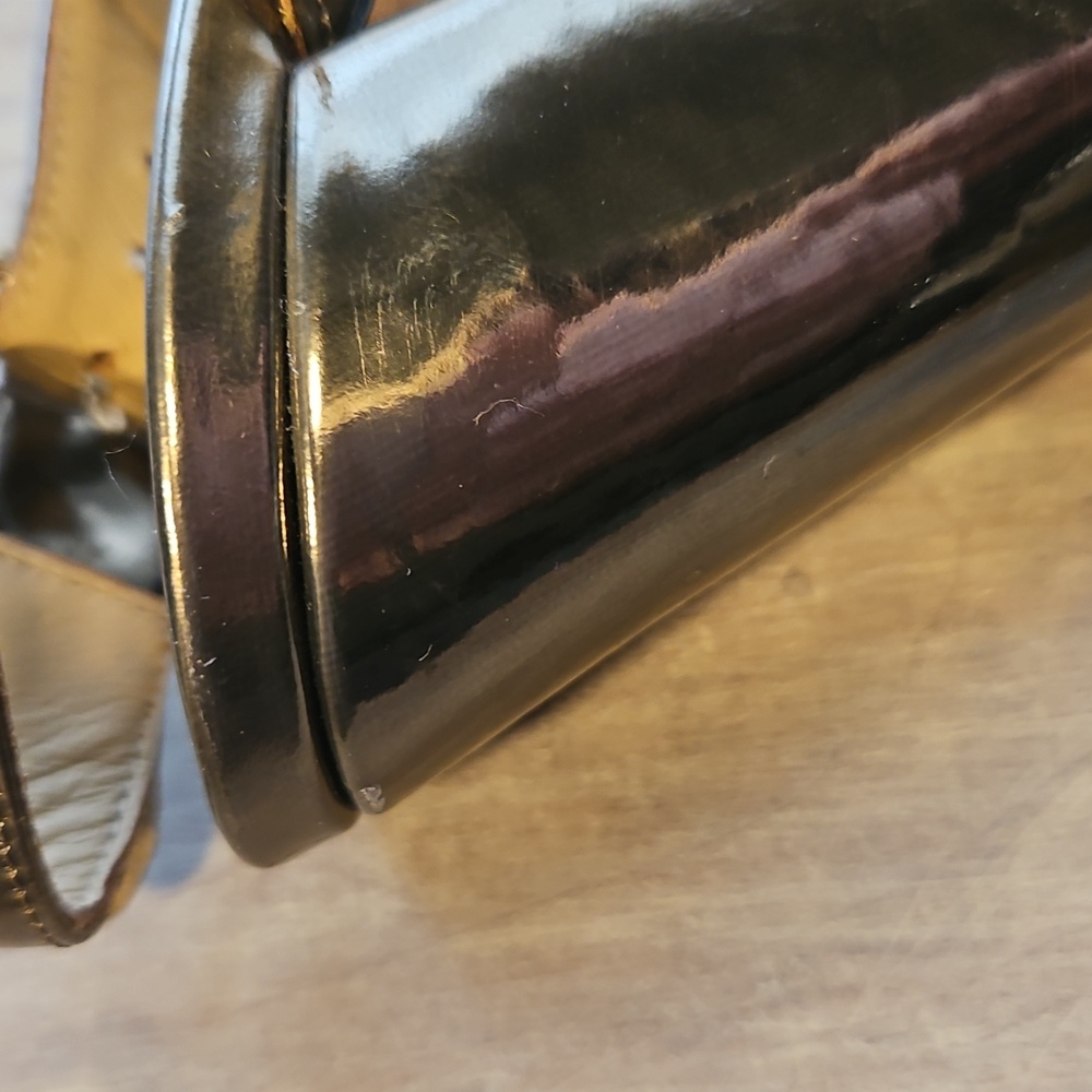 Theory metallic Patent leather heel size 39 1/2. - Picture 5 of 5